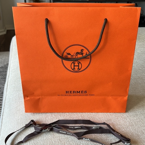 Authentic Hermes shopping bag and ribbon. - Picture 2 of 7